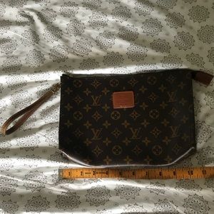 Fashion wristlet/clutch